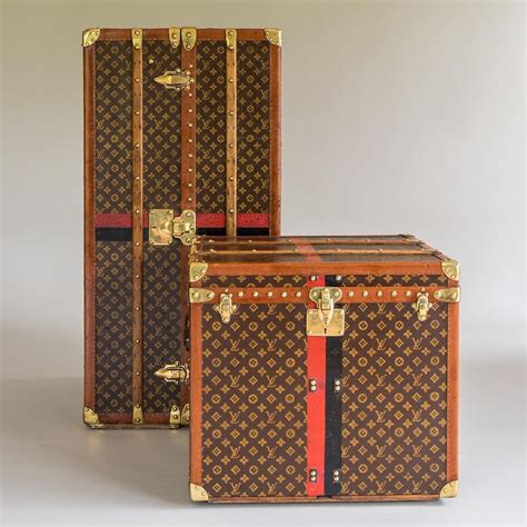 louis vuitton trunk set.